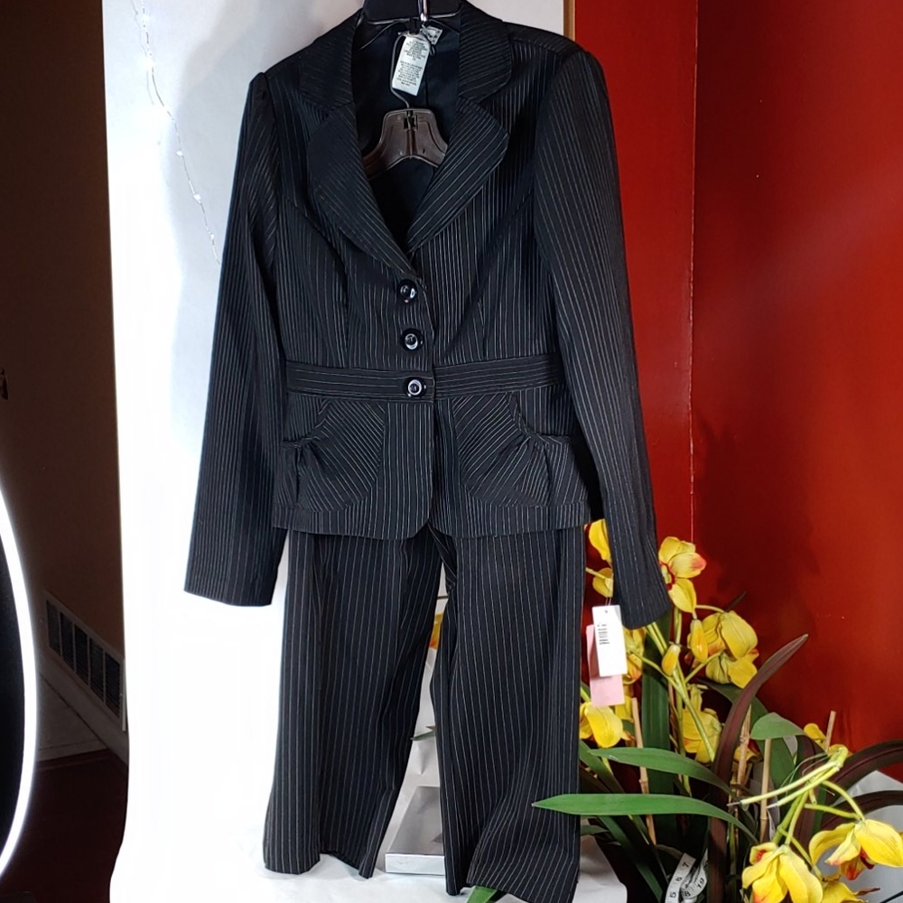 Soulmates Jacket Blazer Capri Pinstripe Pant Suit